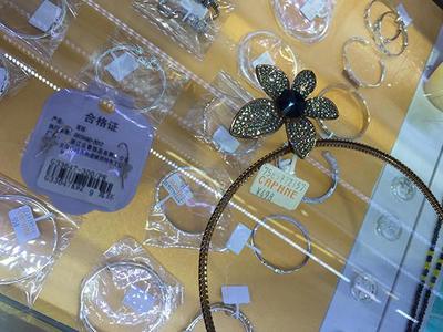 上海一配飾店被查 部分仿真飾品重金屬含量超標(biāo)