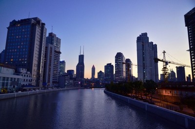 傍晚漫步蘇州河，穿越上海的時光之廊